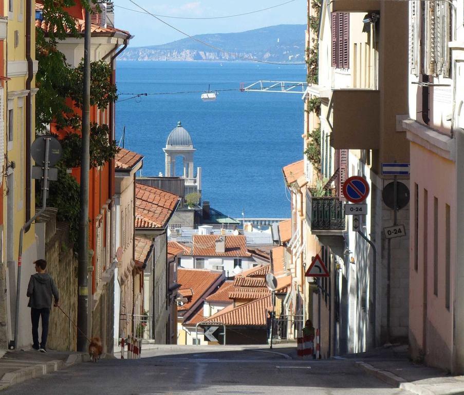 Casa Vacanze All'Angolo Terst Exteriér fotografie